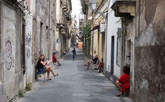 Whores in Gravina di Catania, Italy